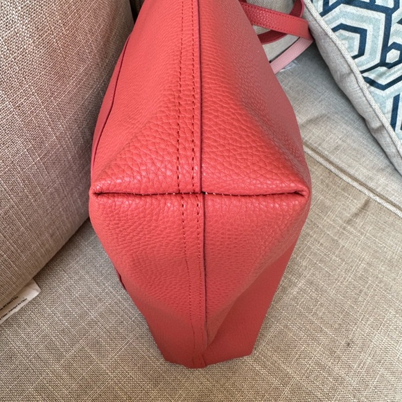 Pink vegan leather tote. - Picture 3 of 6